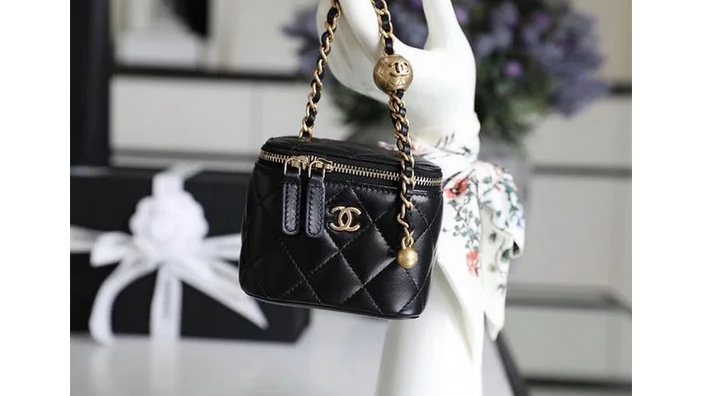 클래식 골드볼 베니티 백 상세