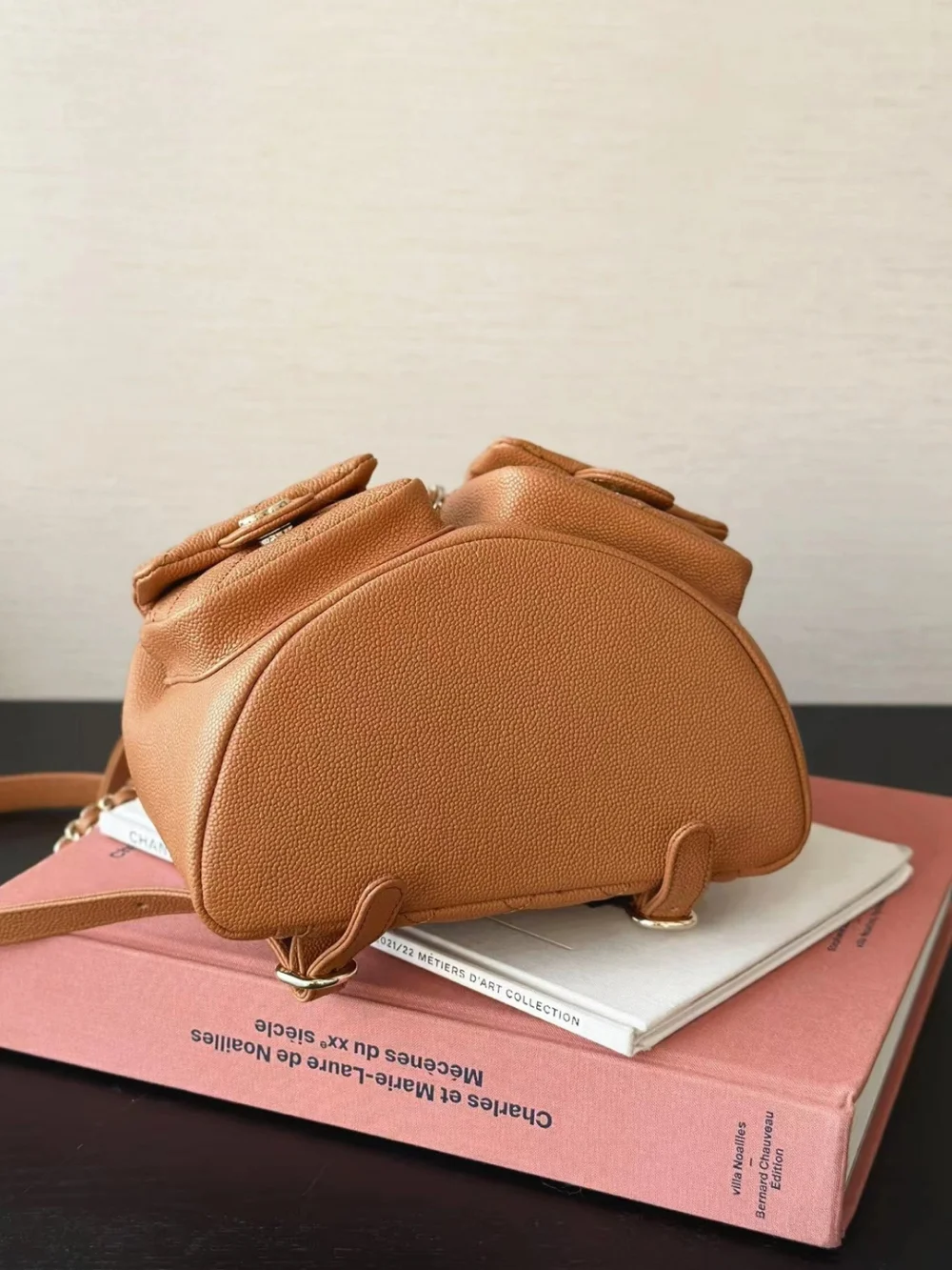 투포켓 듀마 백팩 스몰 브라운  (17.5 * 16.5 * 10) 상세