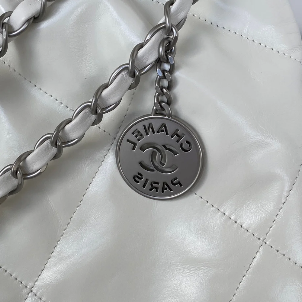 22백 미듐 화이트/은장 (42 * 39 * 8cm) 상세