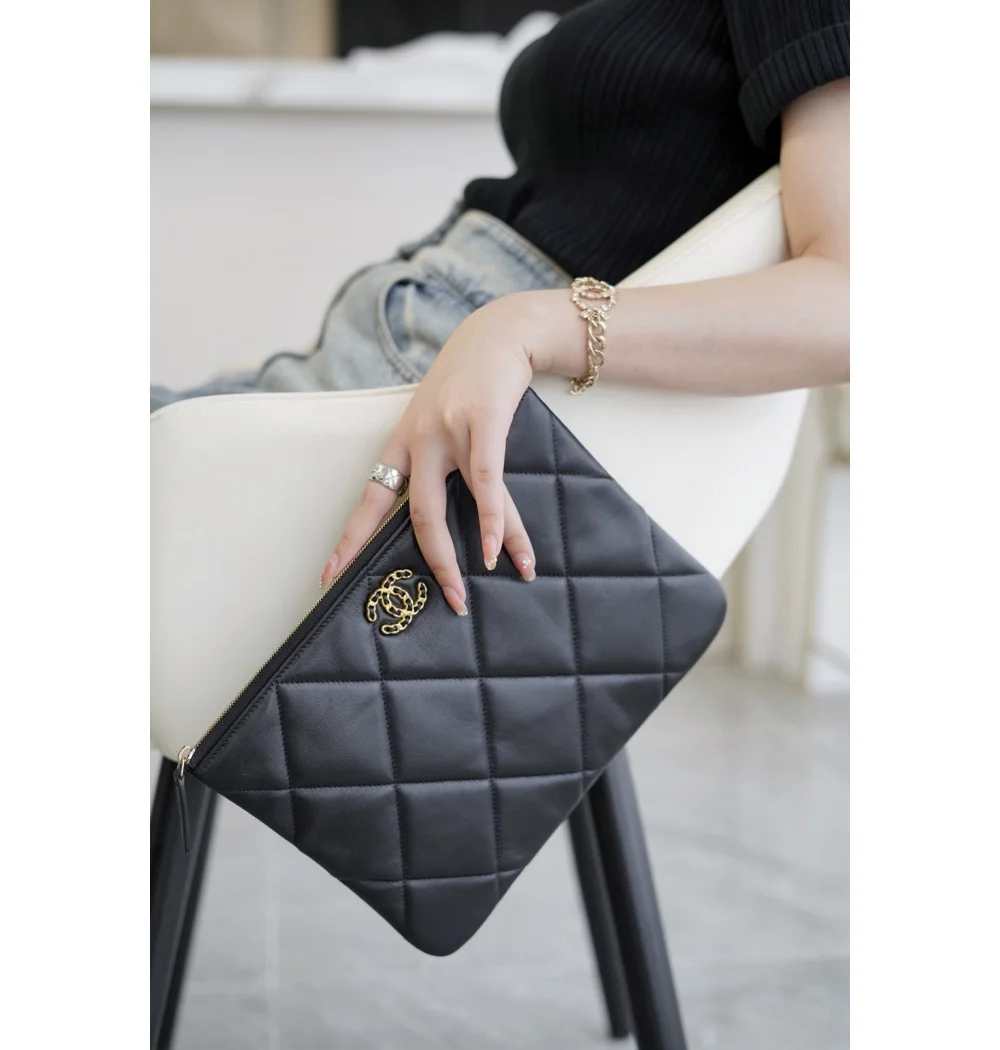 19 미듐 블랙 클러치백 금장 상세