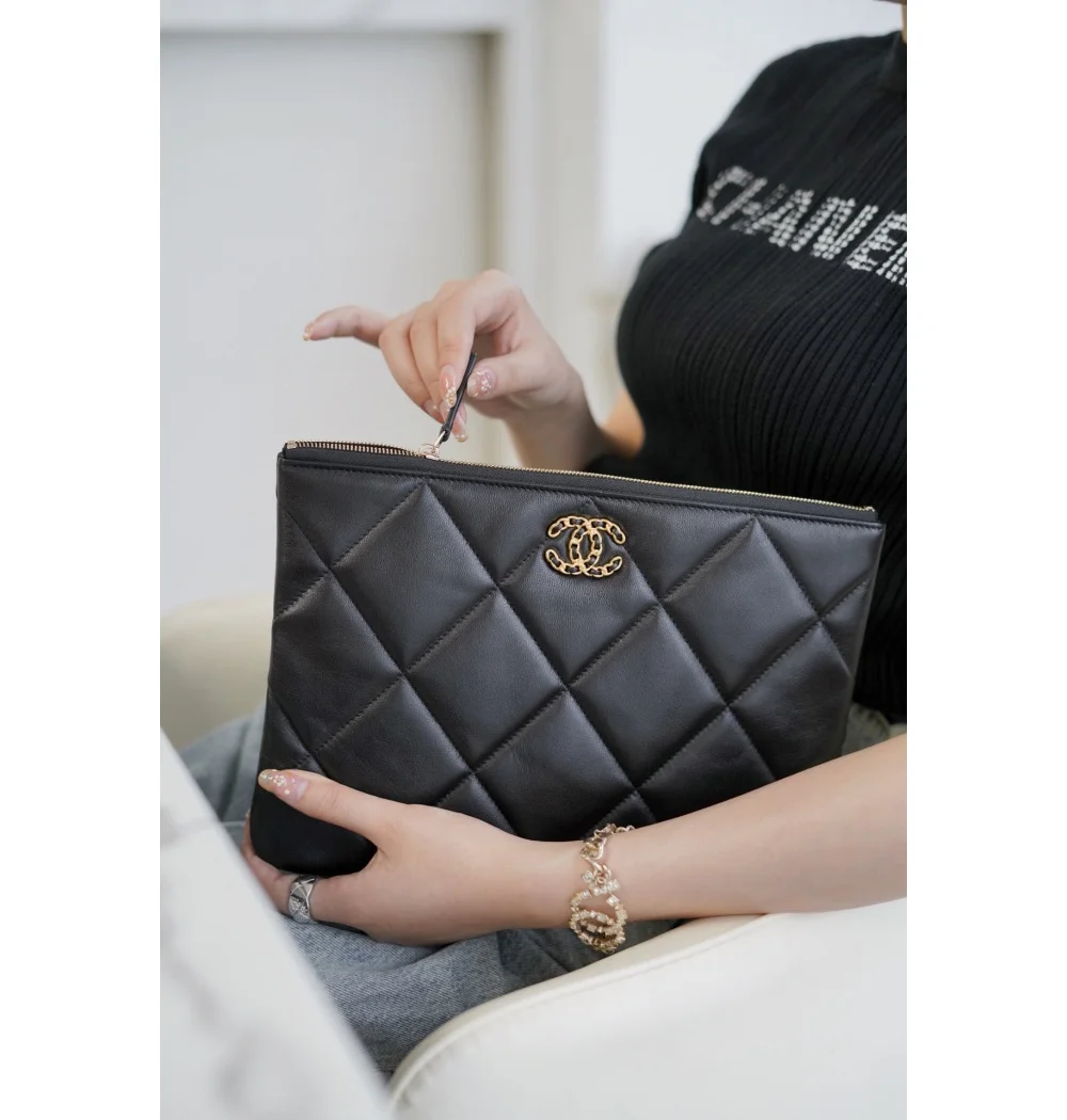 19 미듐 블랙 클러치백 금장 상세