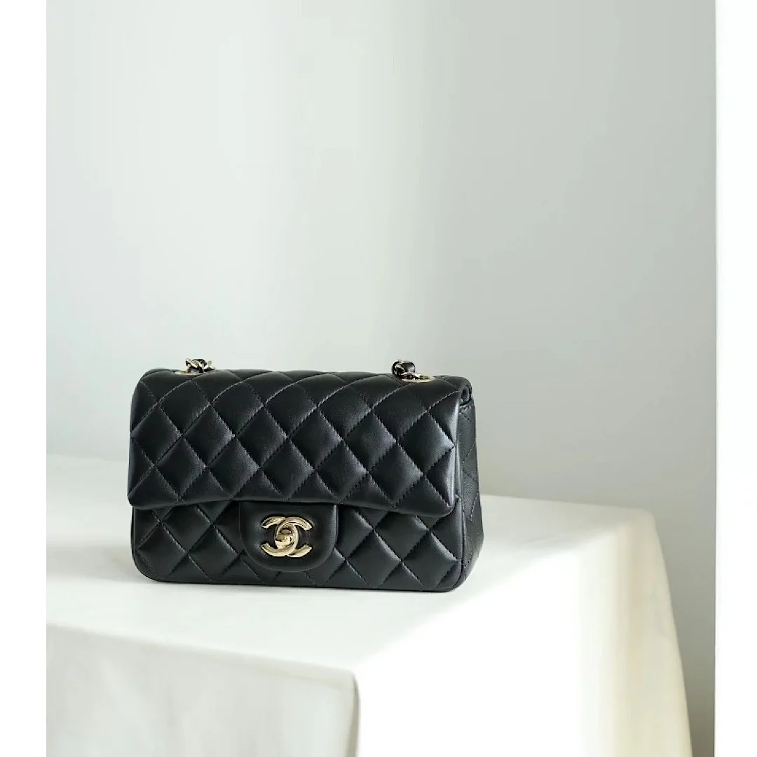 클래식 뉴미니 플랩백 램스킨 샴페인골드 블랙 금장