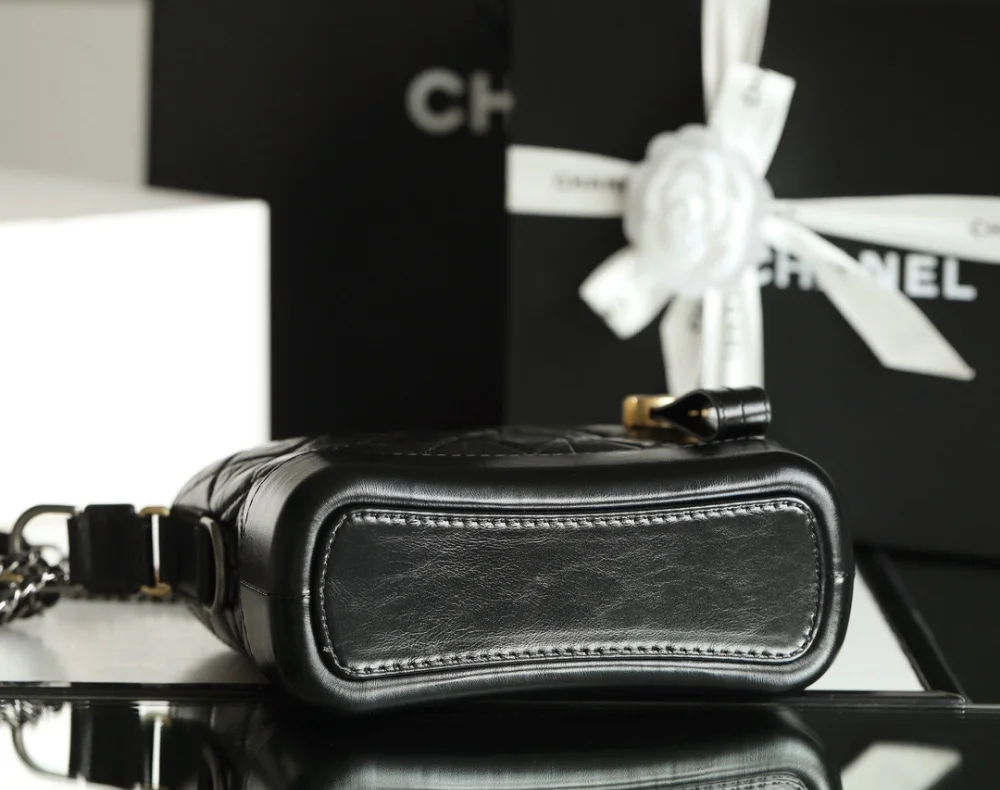 가브리엘 호보백 스몰 블랙 (15 * 20 * 8) 상세