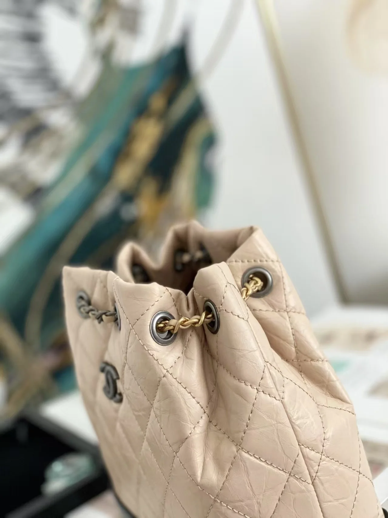 가브리엘 백팩 스몰 베이지(23cm X 22.5cm X 10.5cm) 상세