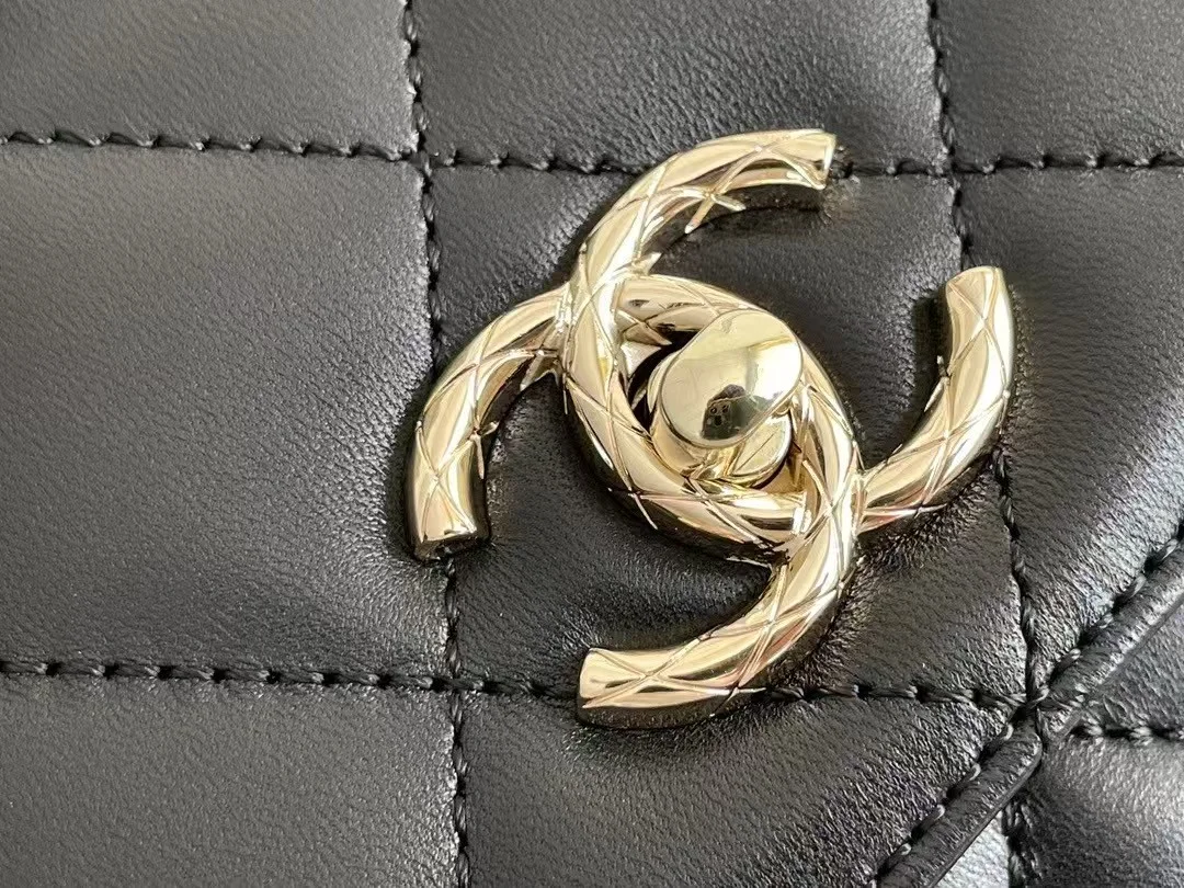 트렌디cc 램스킨 골드메탈 플랩백 (17×25×12) 상세