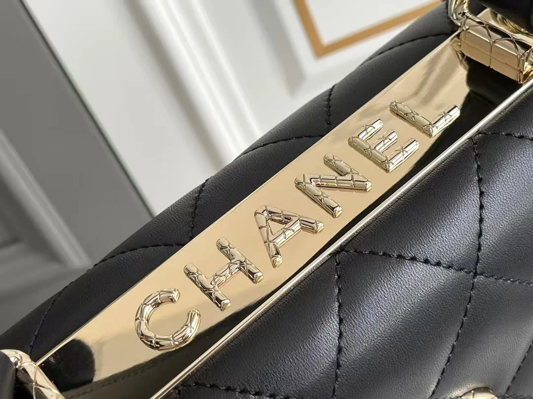 트렌디cc 램스킨 골드메탈 플랩백 (17×25×12) 상세