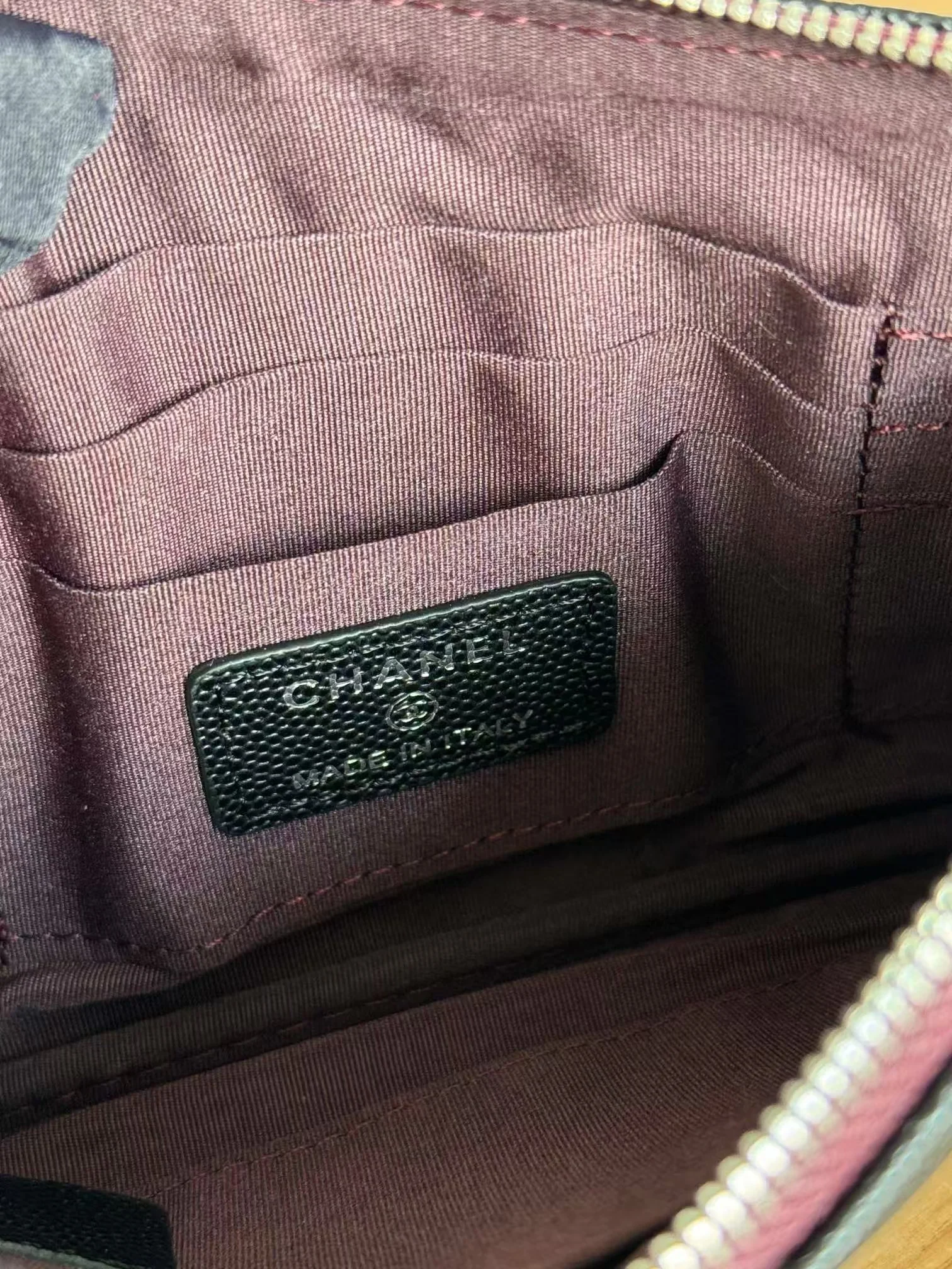 캐비어 파우치 상세