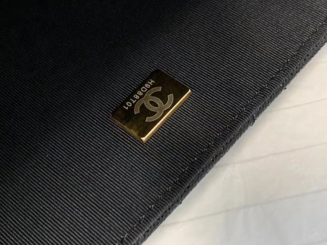 클래식백 캐비어 맥시  33X23X10 상세