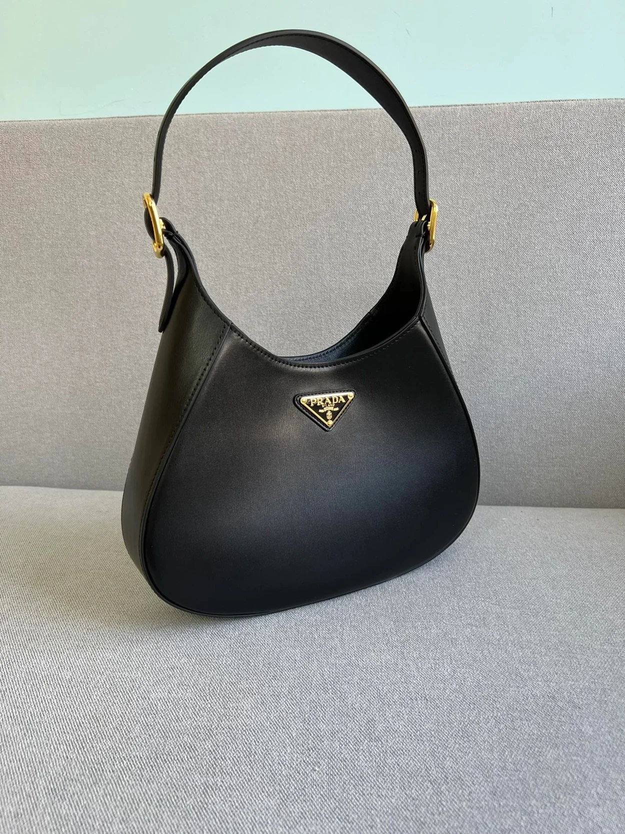 미디엄 클레오 레더 숄더백 블랙 상세