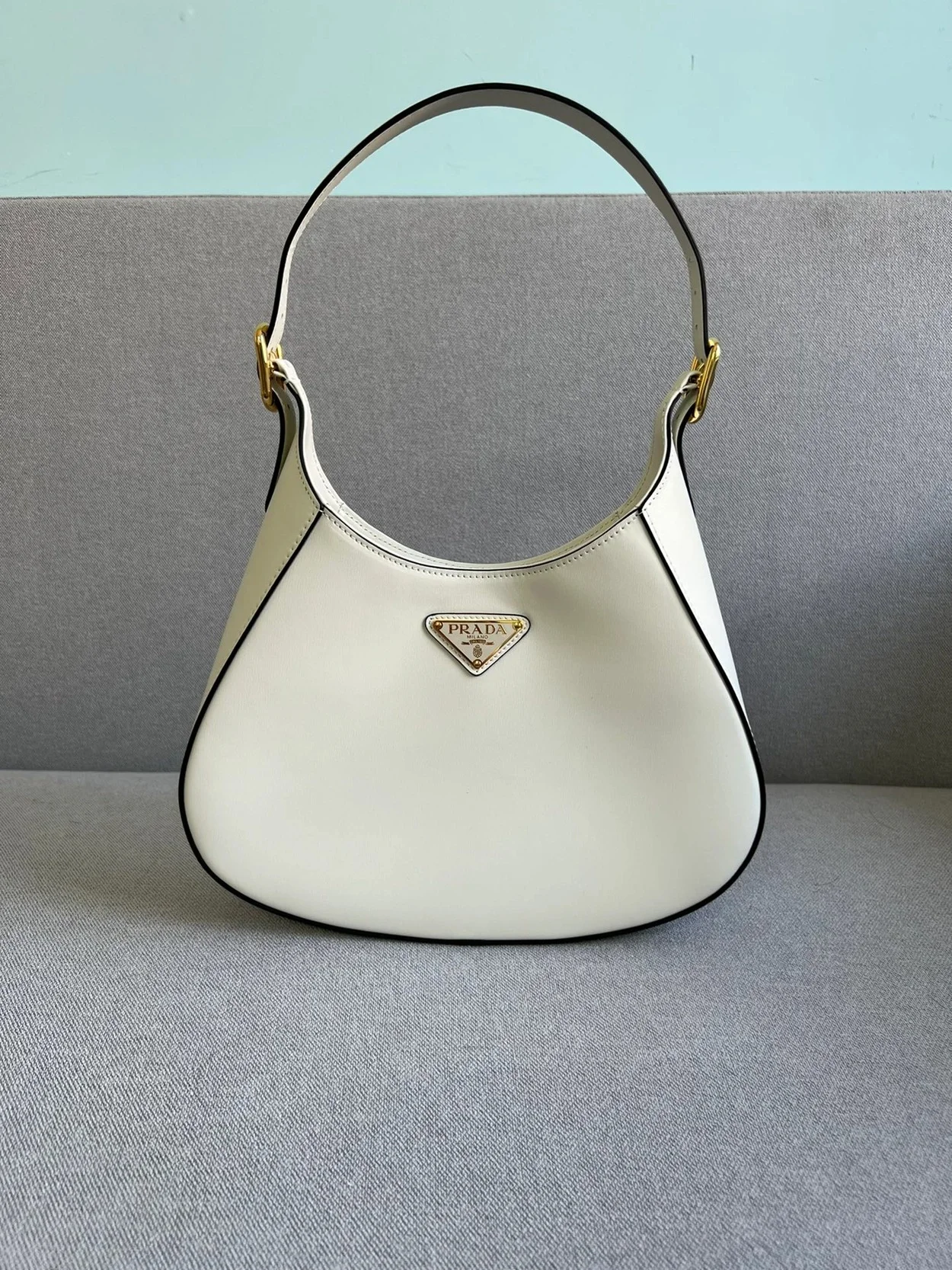 미디엄 클레오 레더 숄더백 화이트 상세