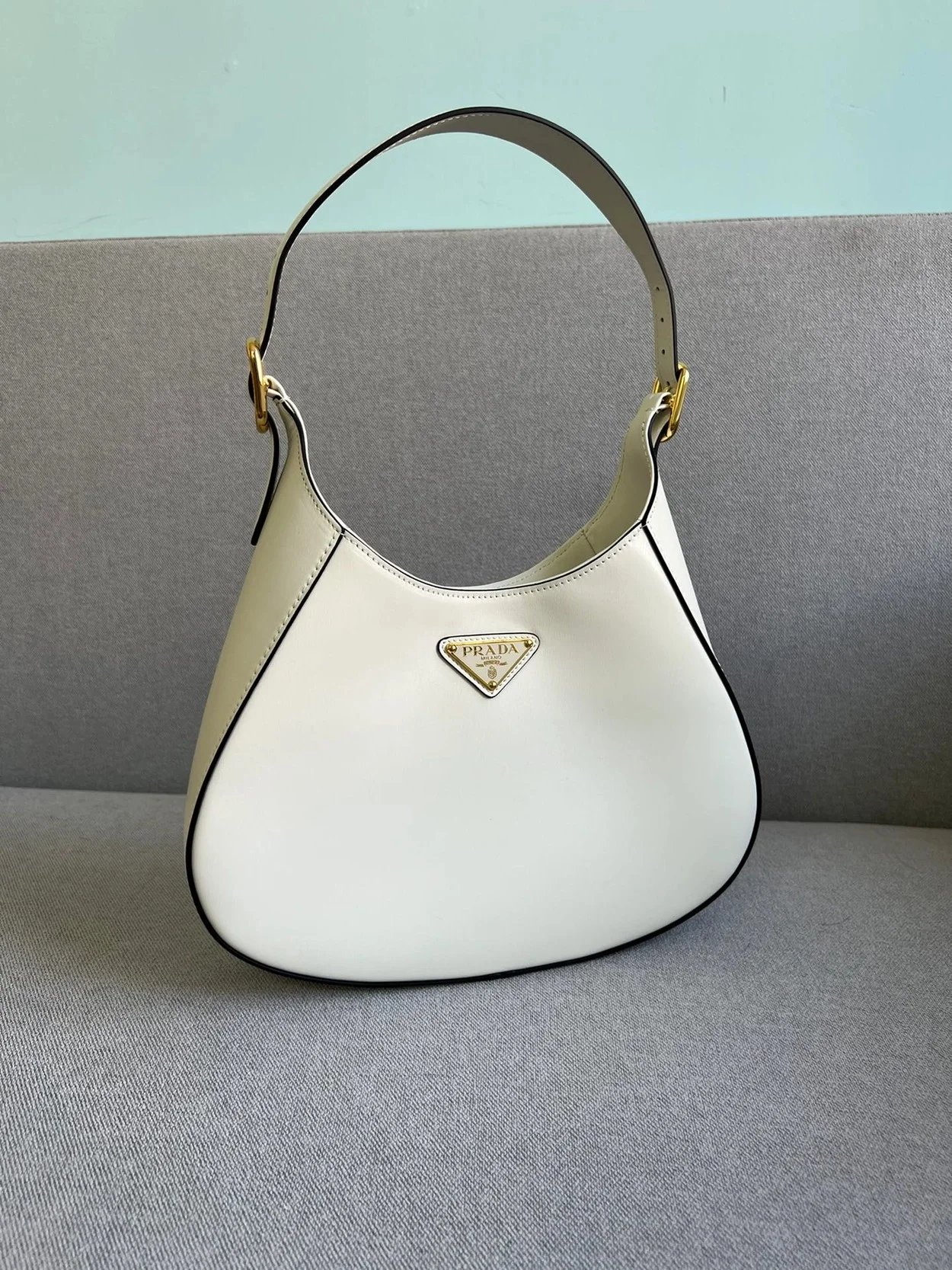 미디엄 클레오 레더 숄더백 화이트 상세