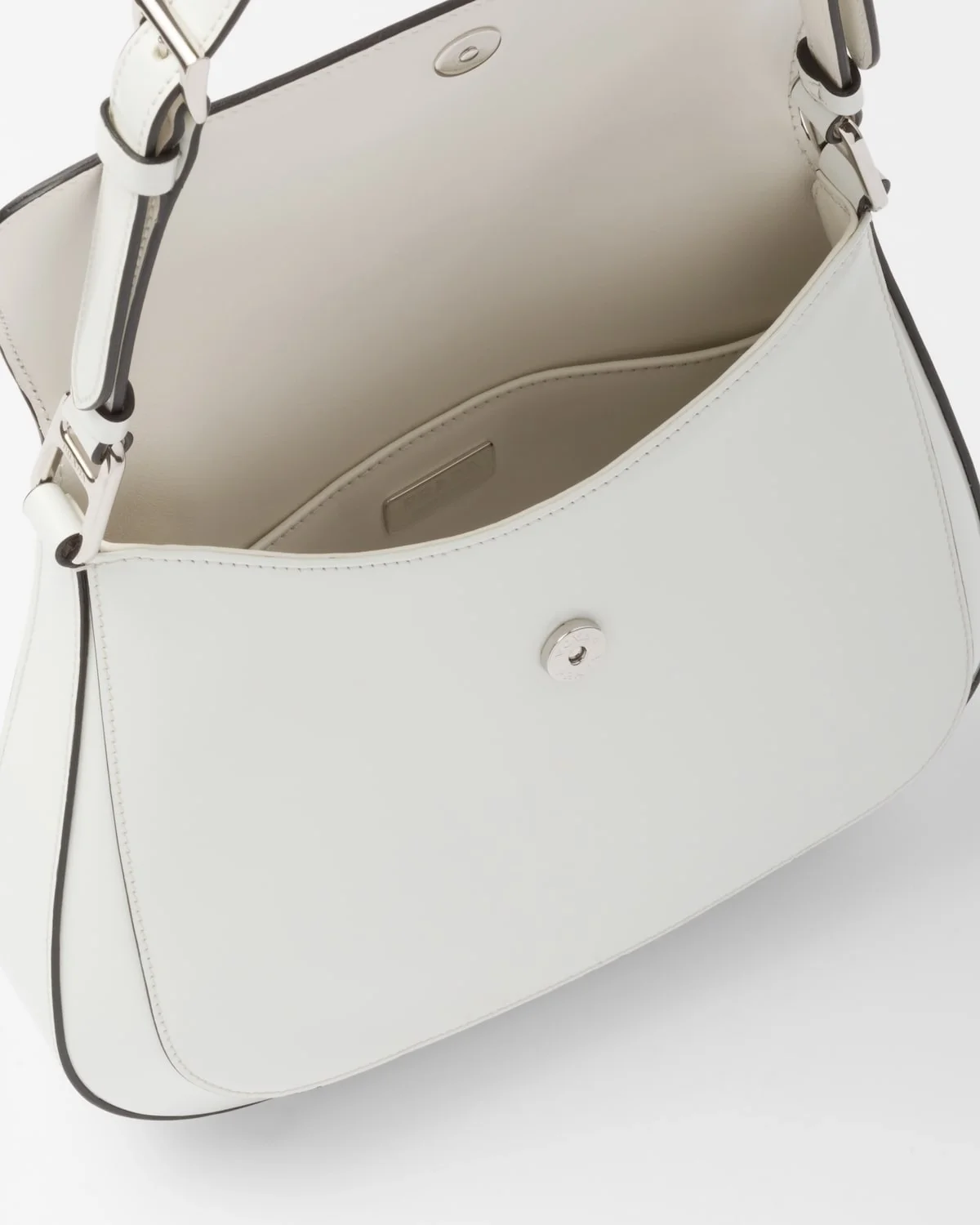 클레오 브러쉬드 레더 플랩 숄더백 화이트 상세