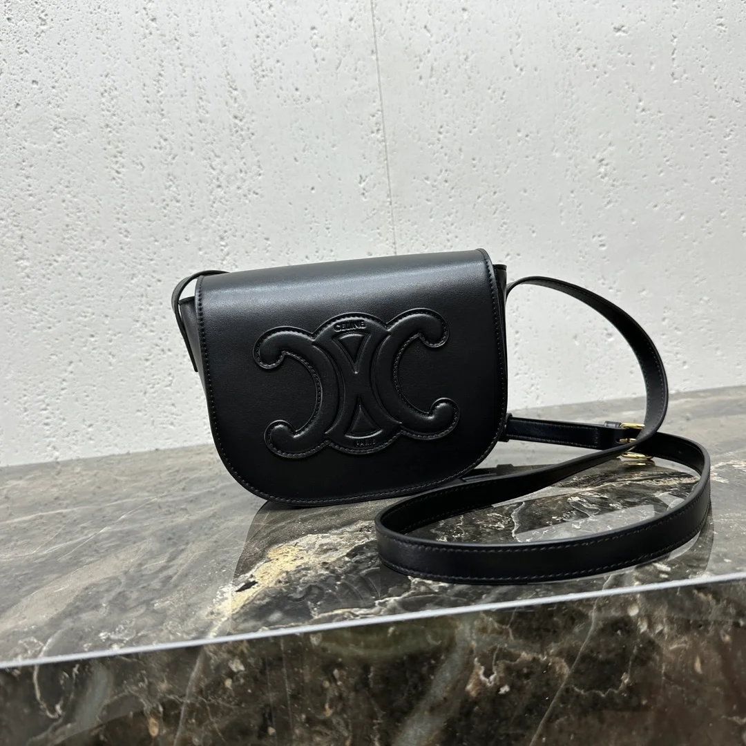 퀴르 트리옹프 폴코백 상세