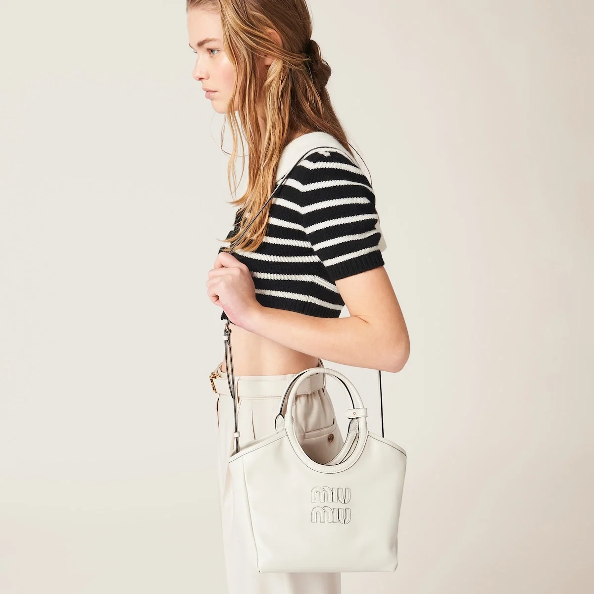 아이비 가죽백 화이트 스몰 (22 * 23.5 * 12cm) 상세