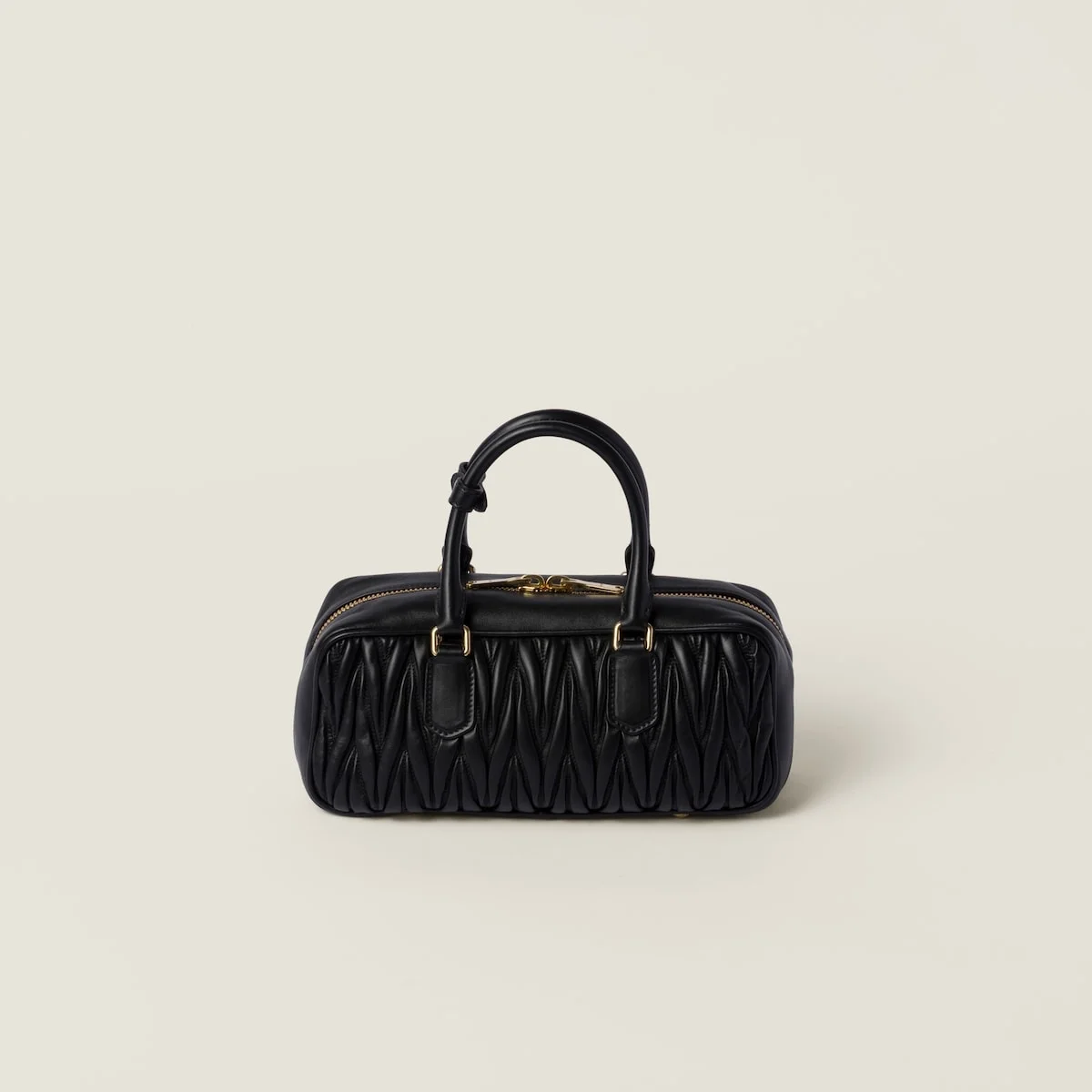 미디엄 아르카디 마테라쎄 나파 가죽백 블랙 상세