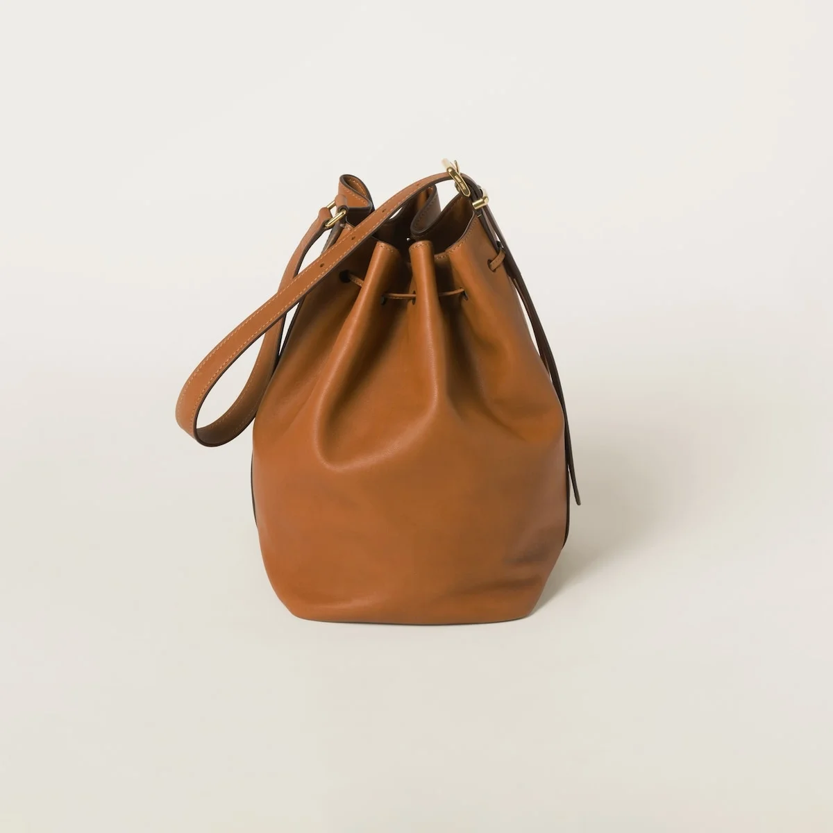 미디엄 가죽 버킷백 브라운 상세