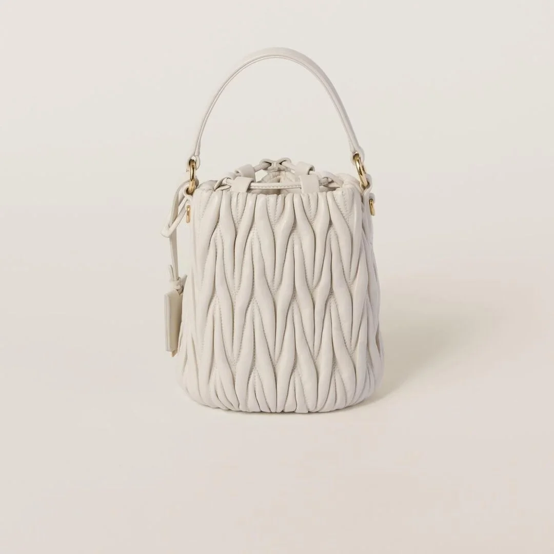 마테라쎄 나파 가죽 버킷백 화이트 상세