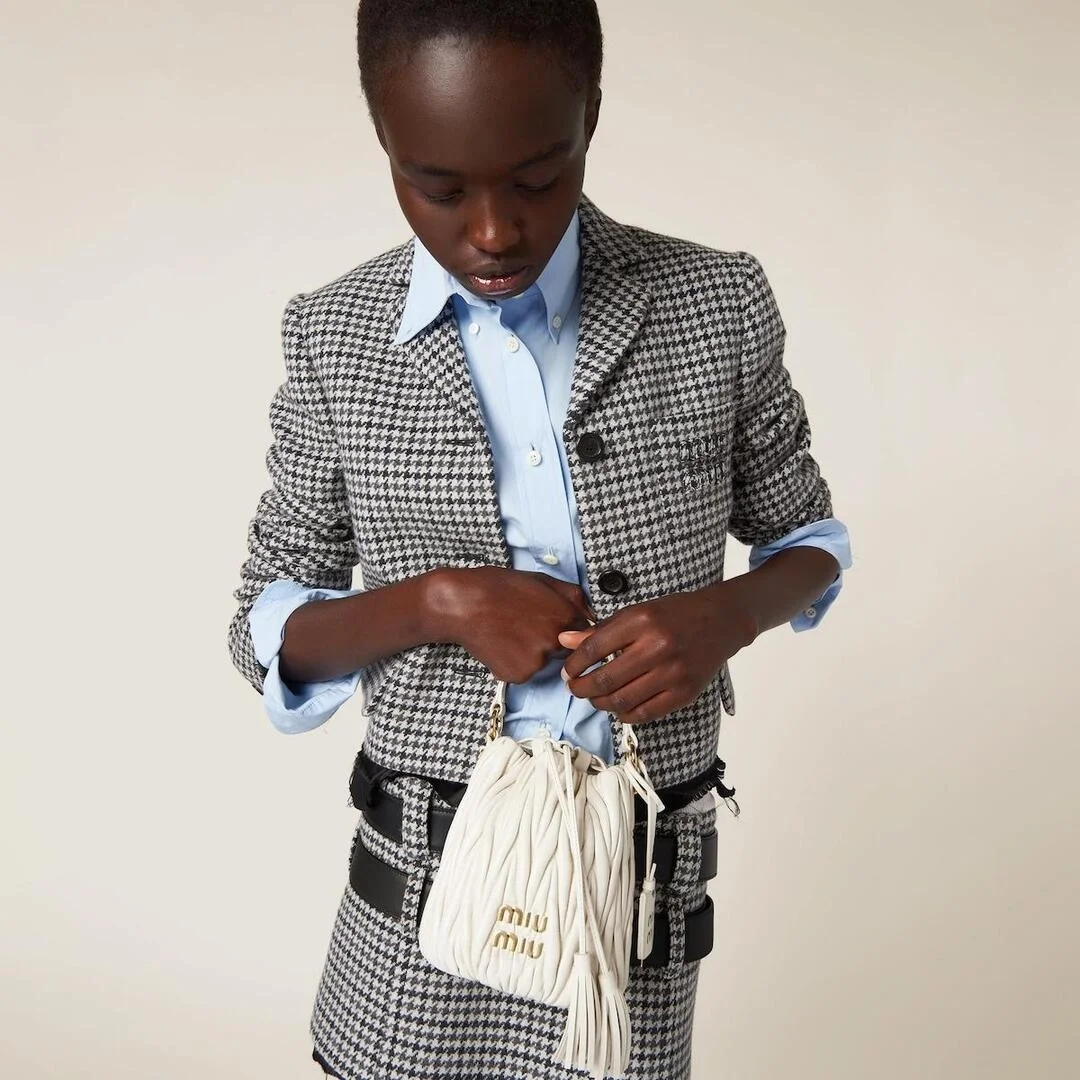 마테라쎄 나파 가죽 버킷백 화이트 상세