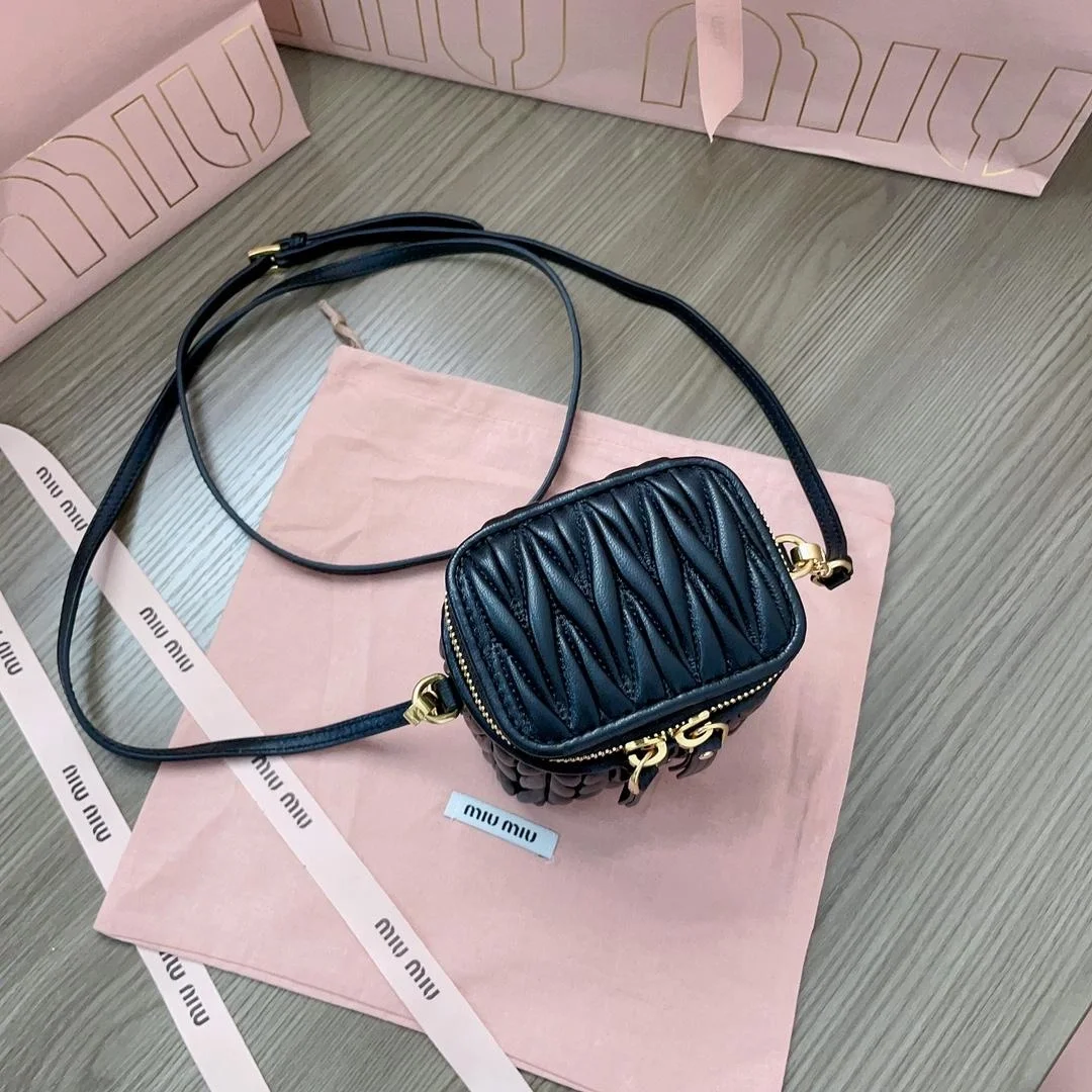 마테라쎄 나파 가죽 마이크로백 블랙 상세