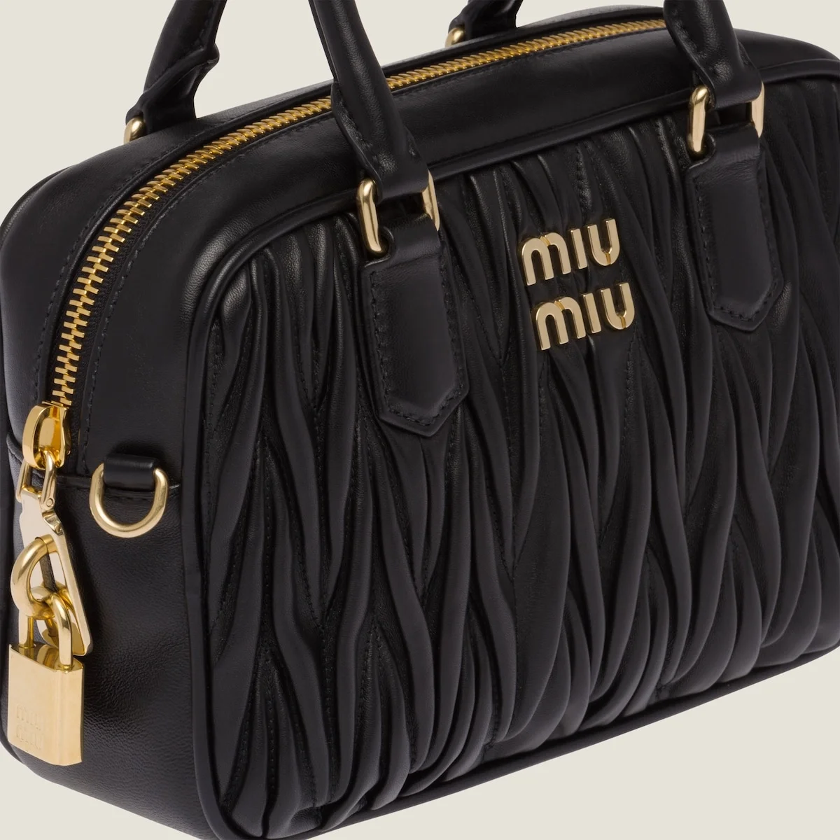 미디엄 아르카디 마테라쎄 나파 가죽백 블랙 (24*15.5*6cm) 상세