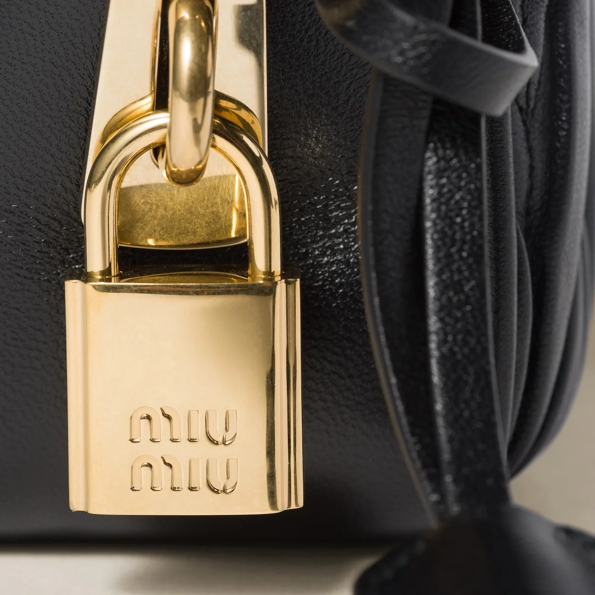 스몰 아르카디 마테라쎄 나파 가죽백 블랙 상세