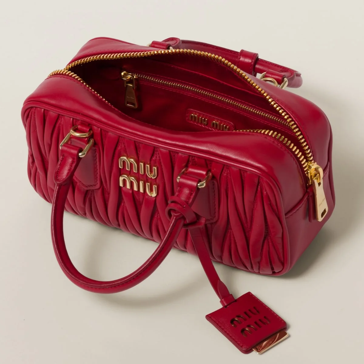 스몰 아르카디 마테라쎄 나파 가죽백 레드 상세