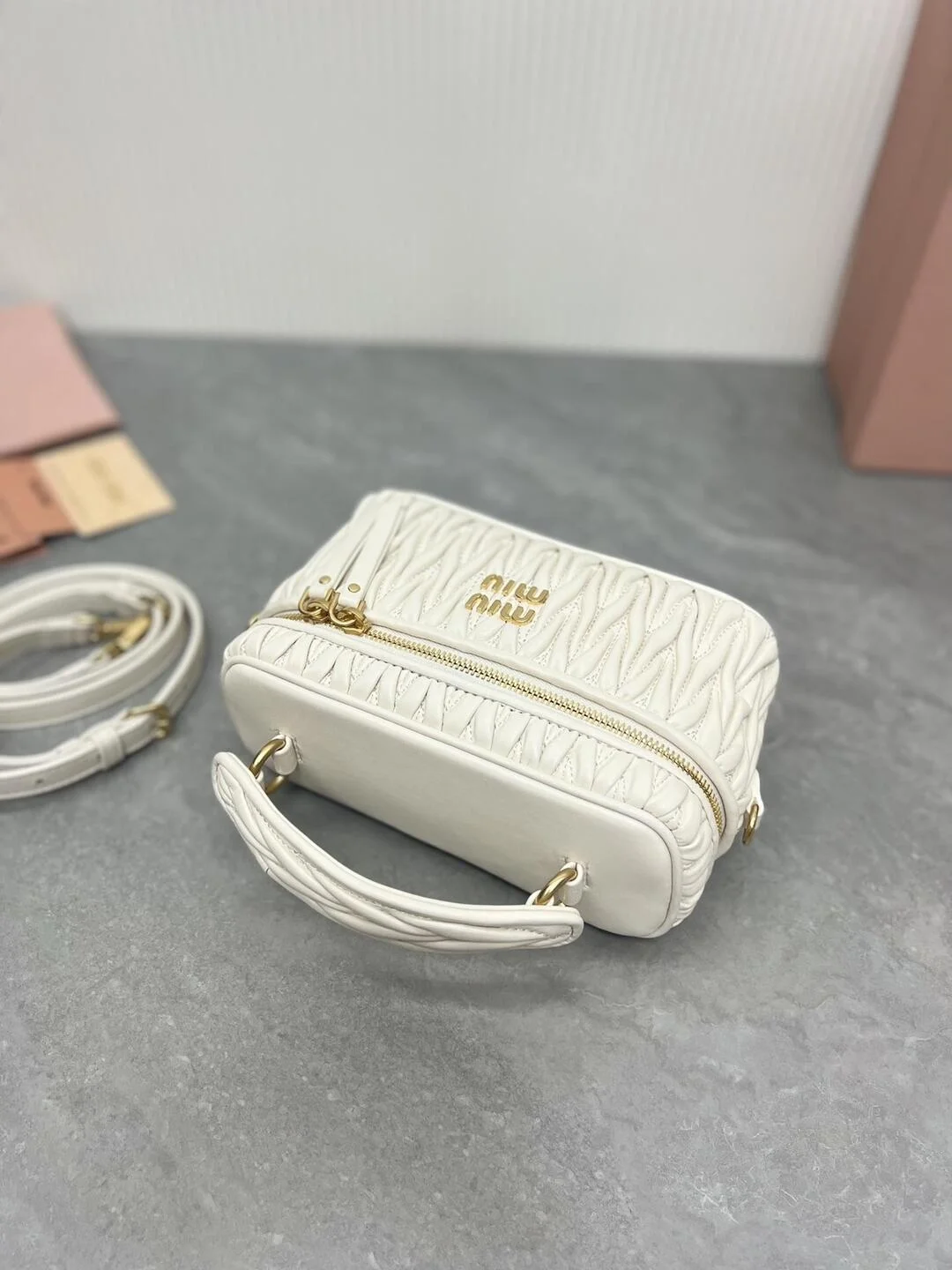 마테라쎄 나파 가죽 숄더백 화이트 상세