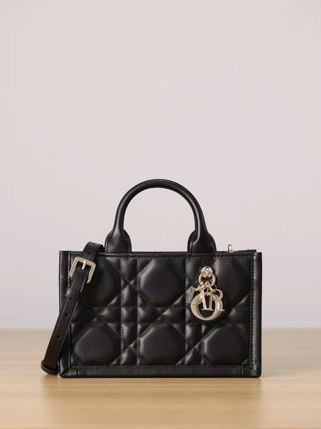 매크로 까나쥬 미니백 블랙 (21.5 x 13 x 7.5cm) 상세