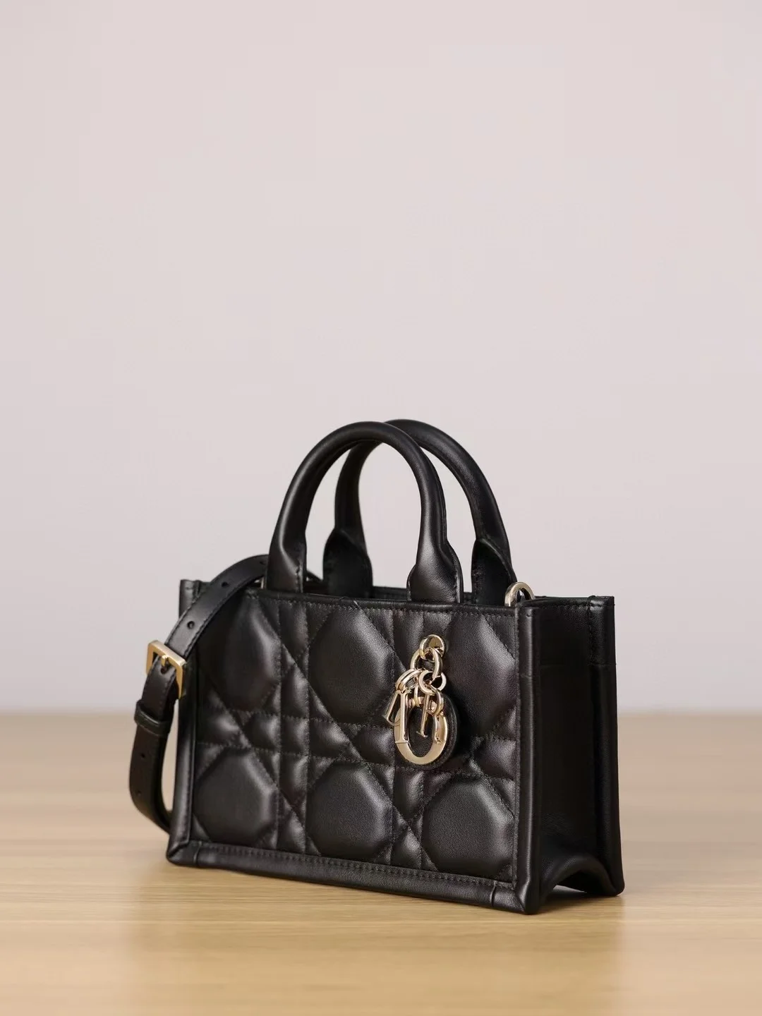 매크로 까나쥬 미니백 블랙 (21.5 x 13 x 7.5cm) 상세