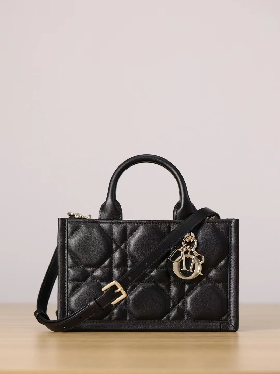 매크로 까나쥬 미니백 블랙 (21.5 x 13 x 7.5cm) 상세