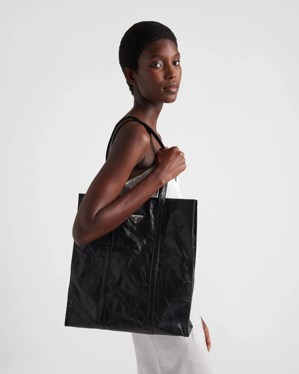 미디엄 엔틱 나파 레더 블랙 상세