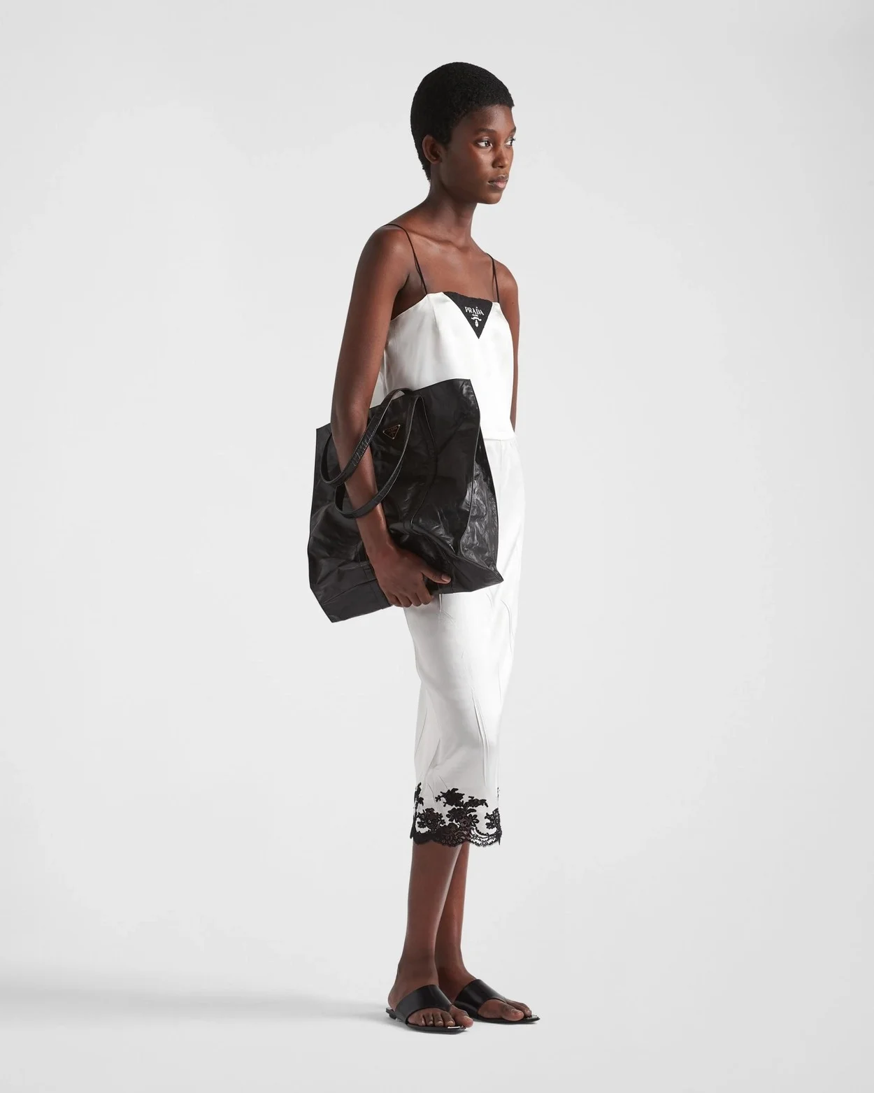 미디엄 엔틱 나파 레더 블랙 상세