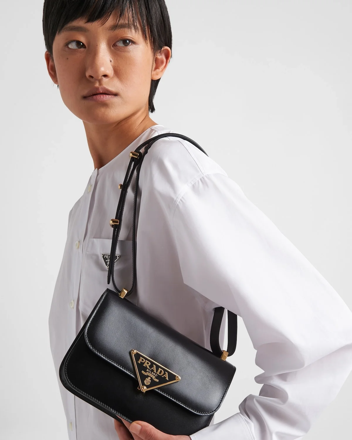 엠블럼 레더 숄더백 블랙 상세