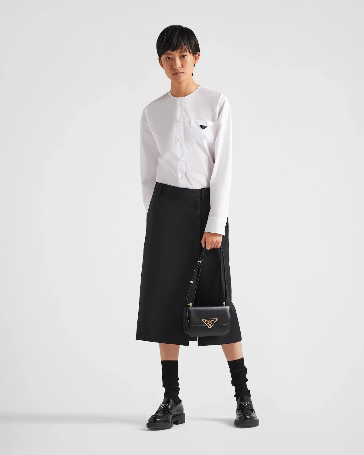 엠블럼 레더 숄더백 블랙 상세