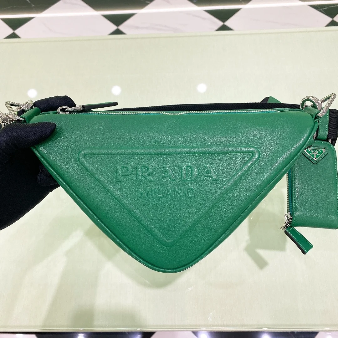 트라이앵글 레더 숄더백 그린 상세