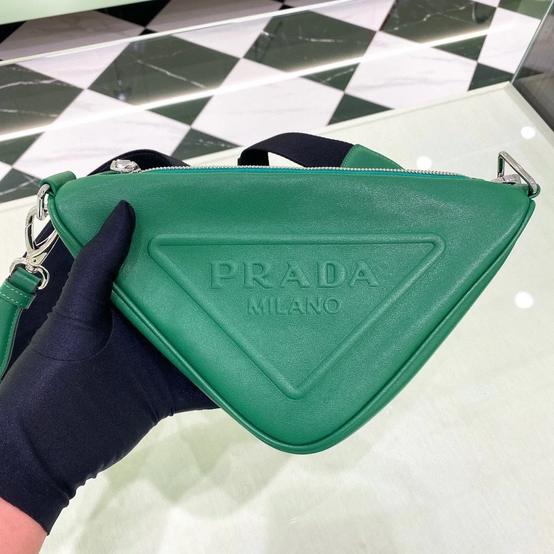 트라이앵글 레더 숄더백 그린 상세