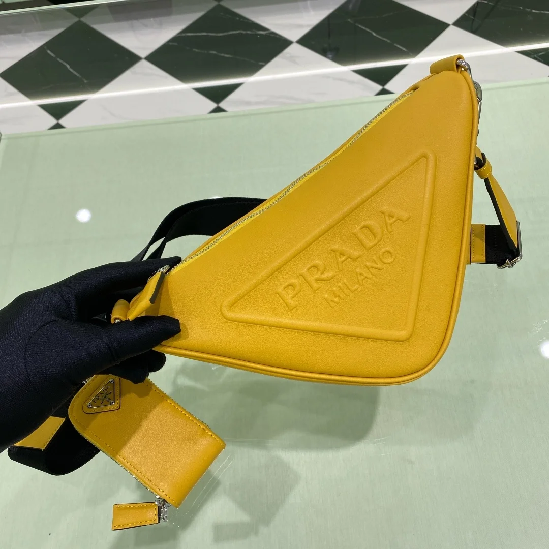 트라이앵글 레더 숄더백 옐로우 상세