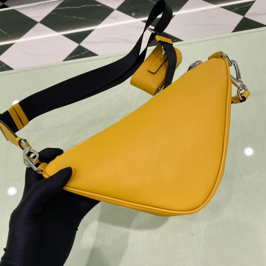 트라이앵글 레더 숄더백 옐로우 상세