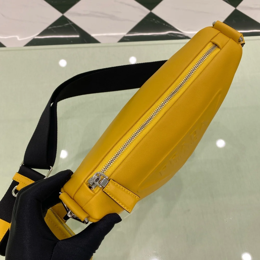 트라이앵글 레더 숄더백 옐로우 상세