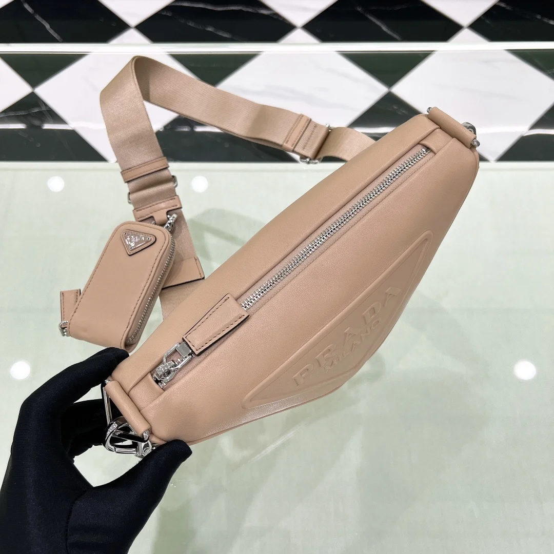 트라이앵글 레더 숄더백 베이지 상세