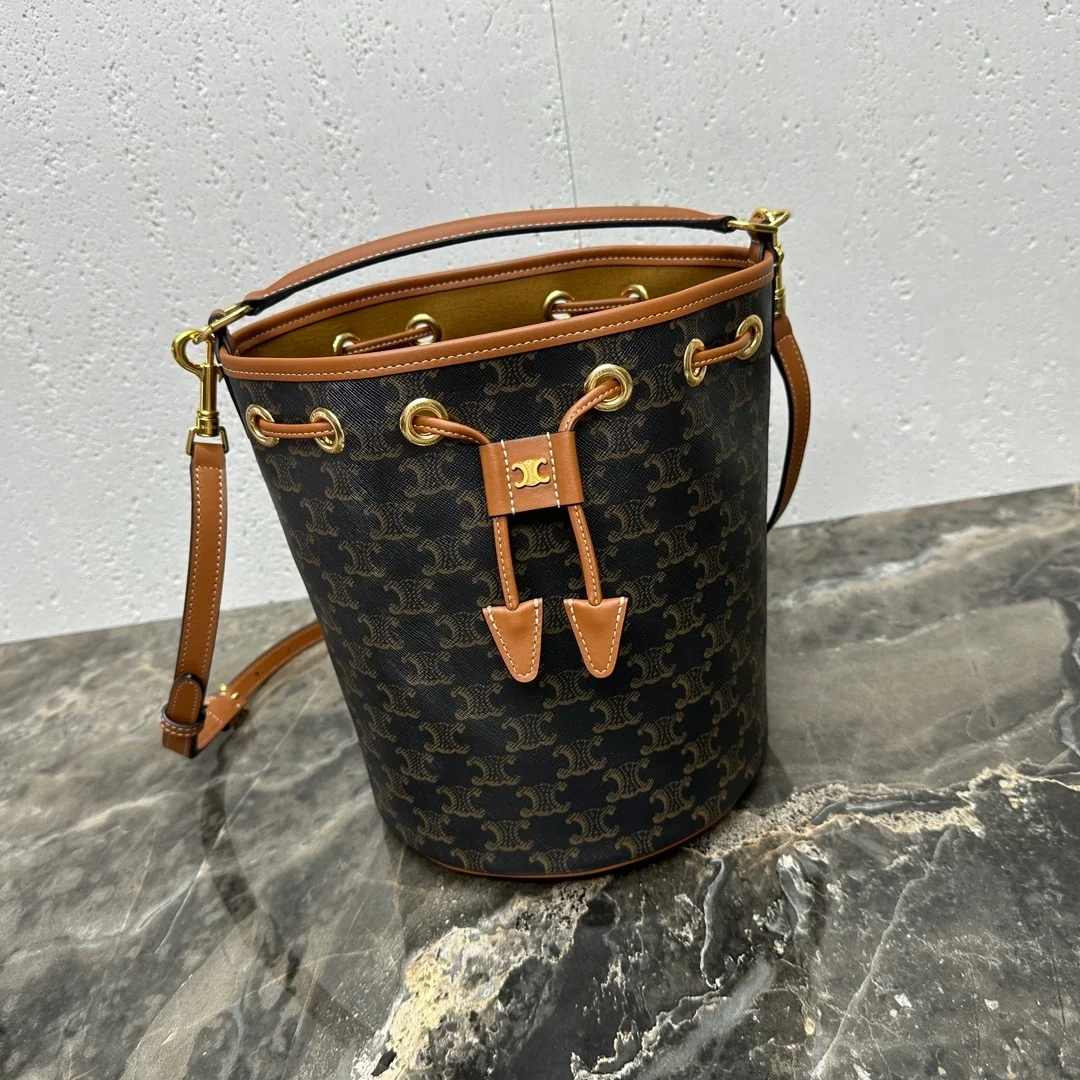 트리옹프 클라라 백 상세