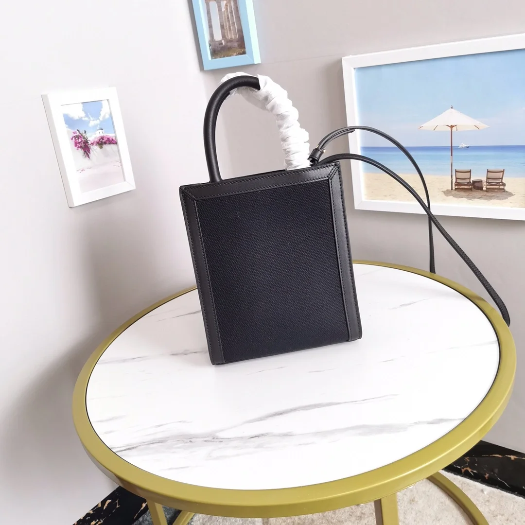 미니 버티컬 카바스 백 블랙 상세