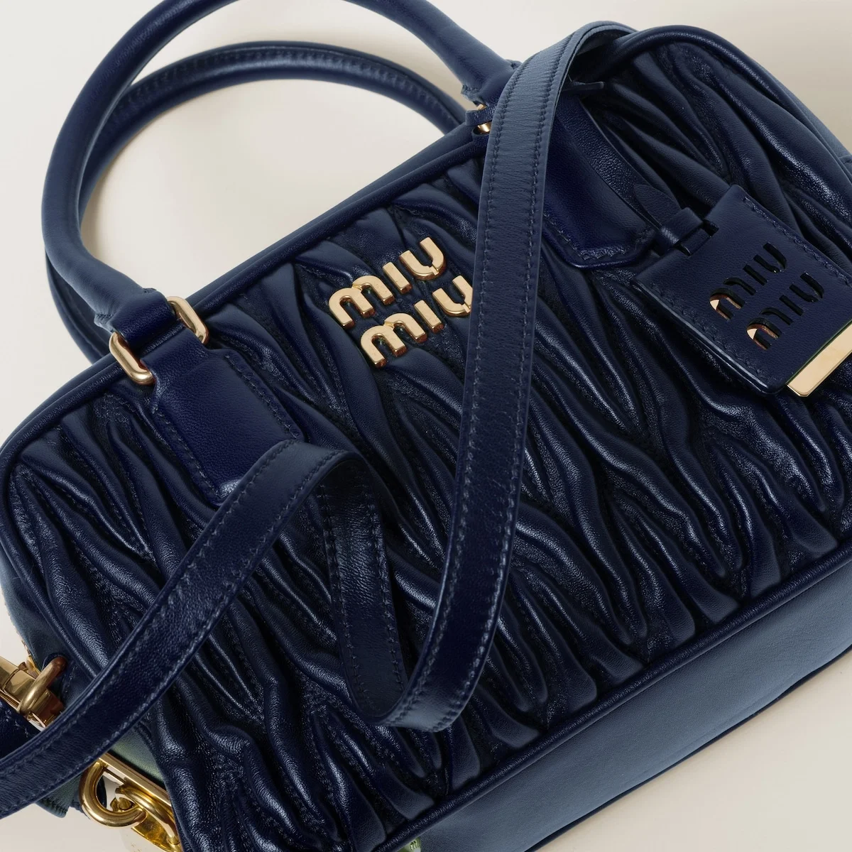 미디엄 아르카디 마테라쎄 나파 가죽백 블루 상세