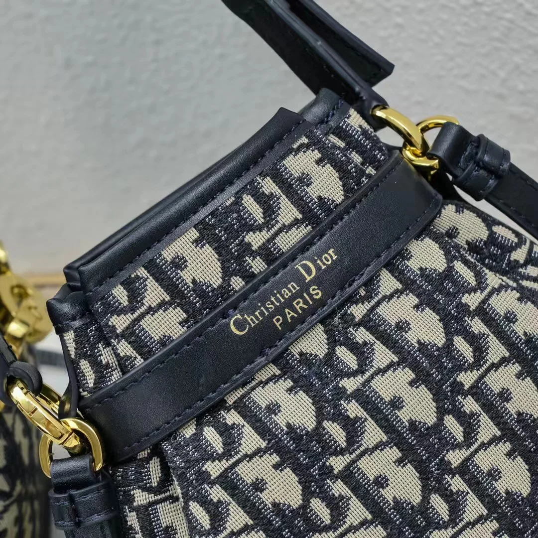 오블리크 버킷백 스몰 (17*17*11) 상세