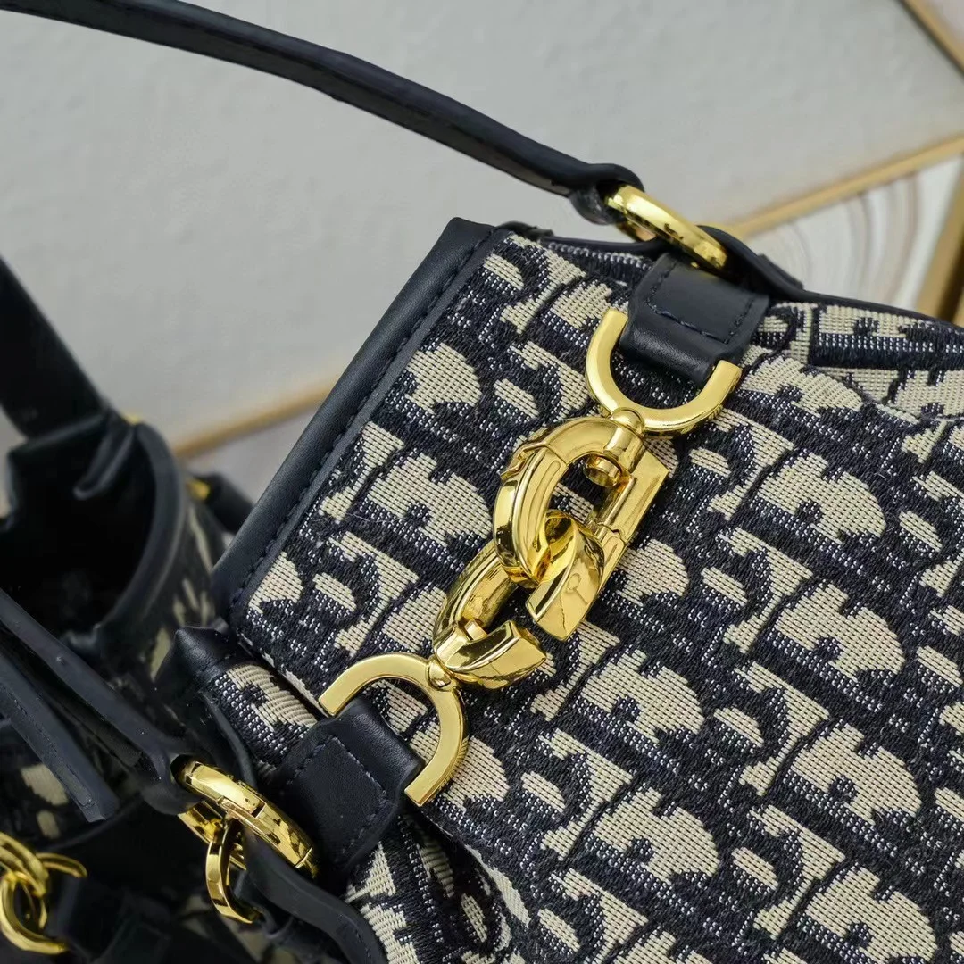 오블리크 버킷백 스몰 (17*17*11) 상세