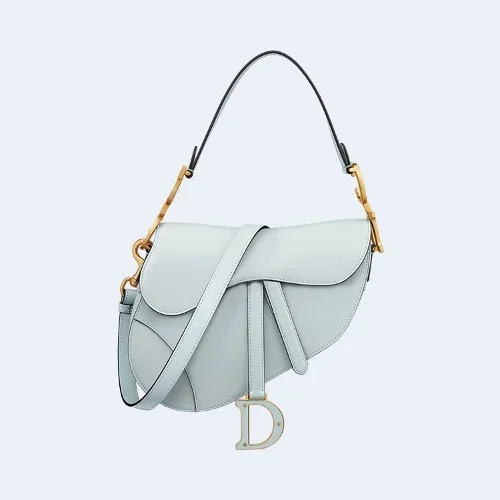 스트랩 새들 백 미듐 플라시드 블루 (25.5 * 20 * 6.5cm)