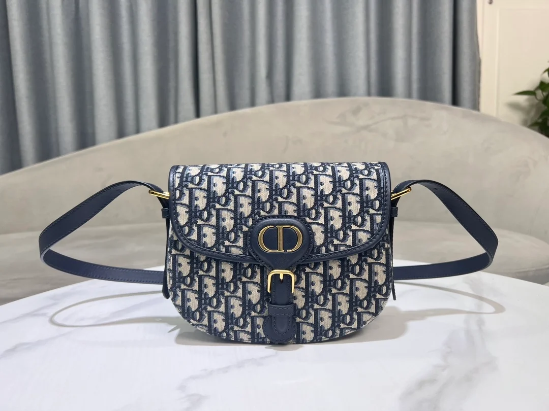 Bobby 미디엄 백 블루 자카드 상세