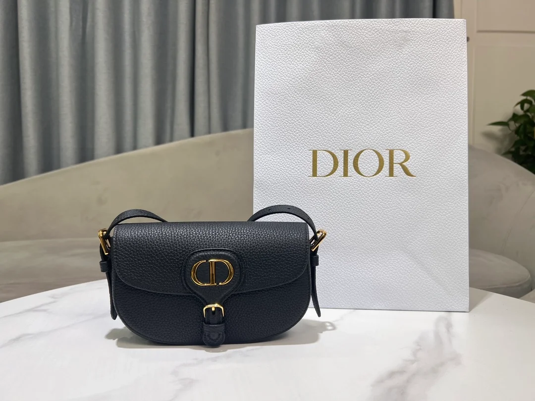 Bobby East-West 백 블랙 그레인 상세