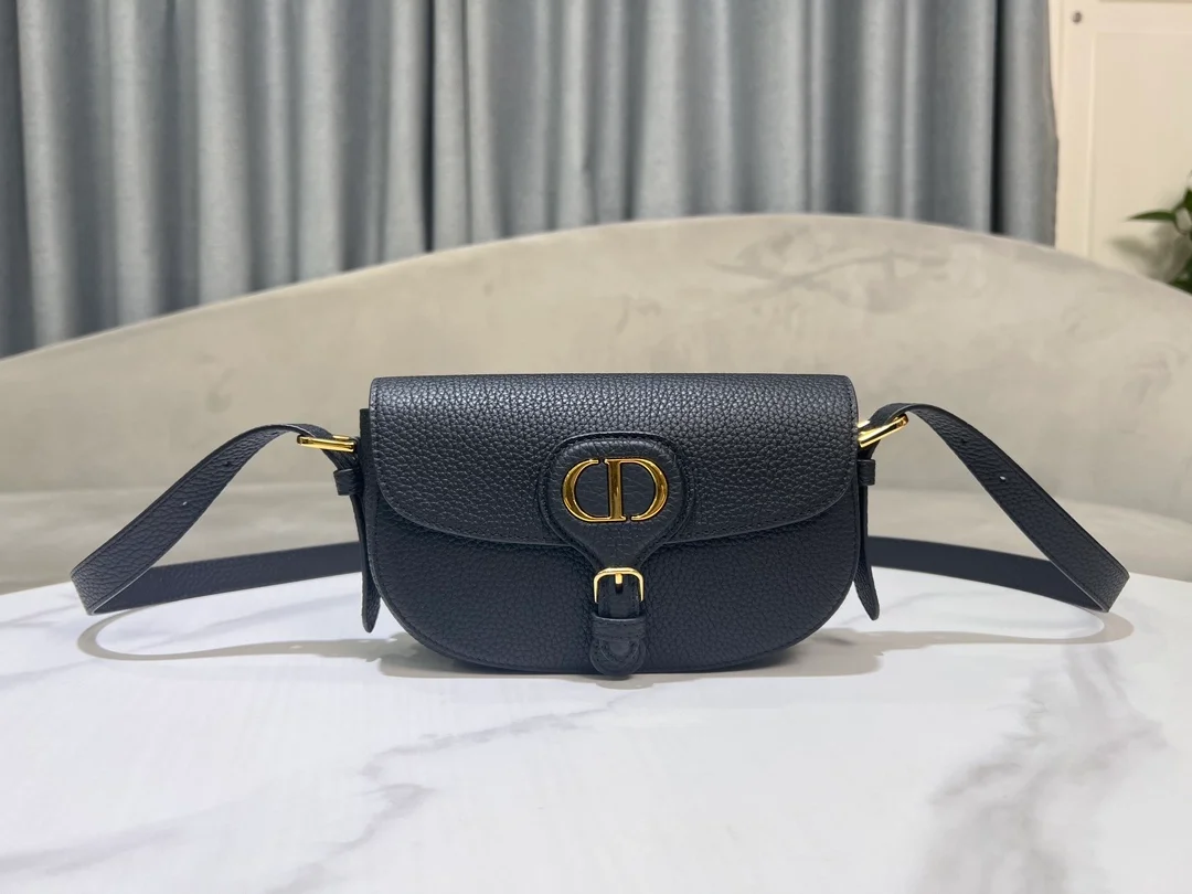 Bobby East-West 백 블랙 그레인 상세