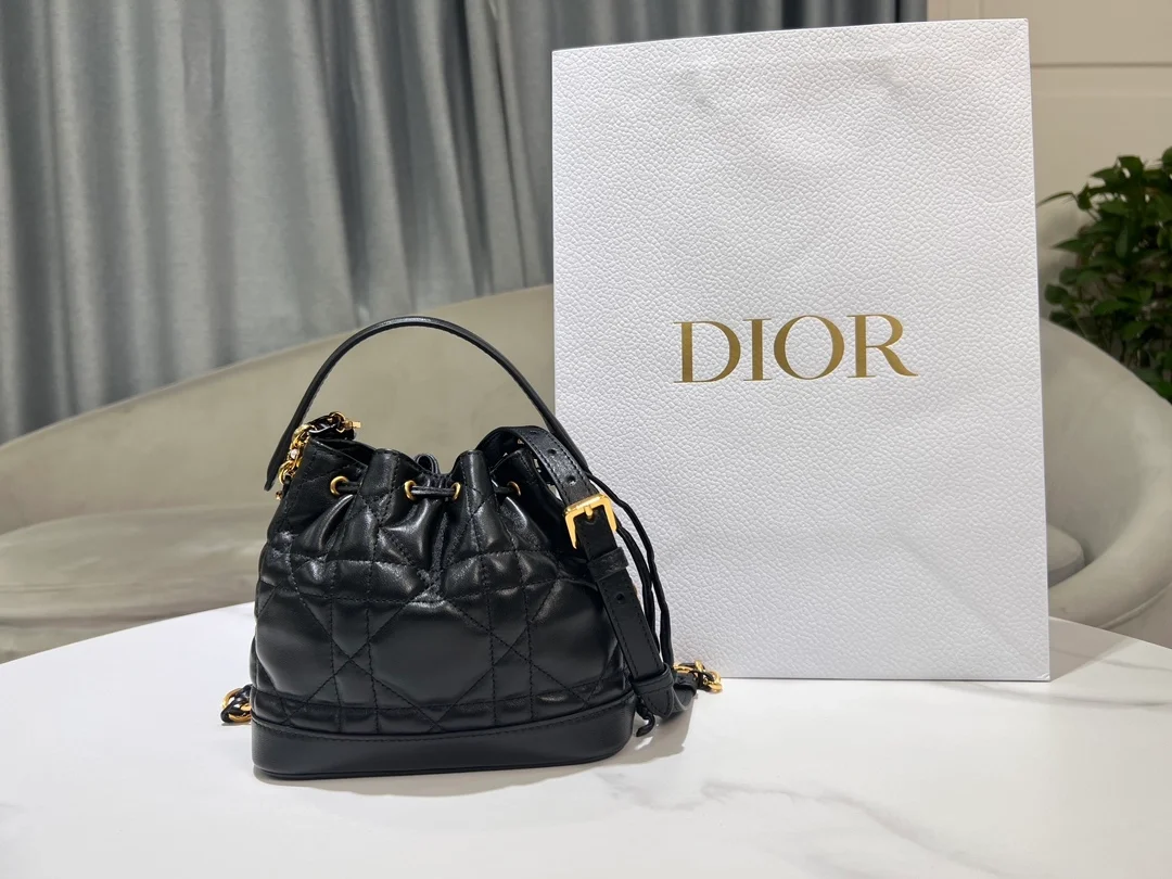 Jolie 스몰 버킷백 블랙 매크로까나쥬 상세